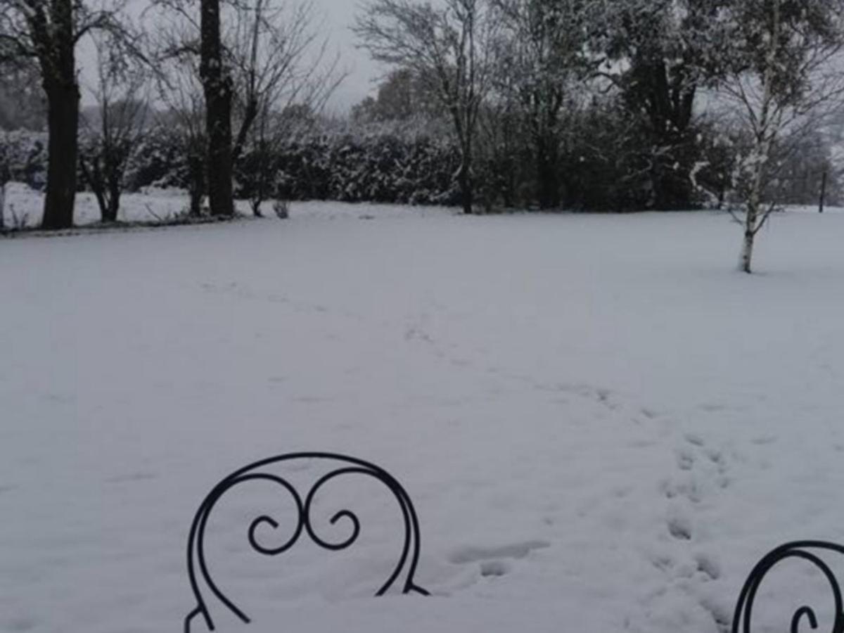 Gite Les Aubues Lormes Exterior foto